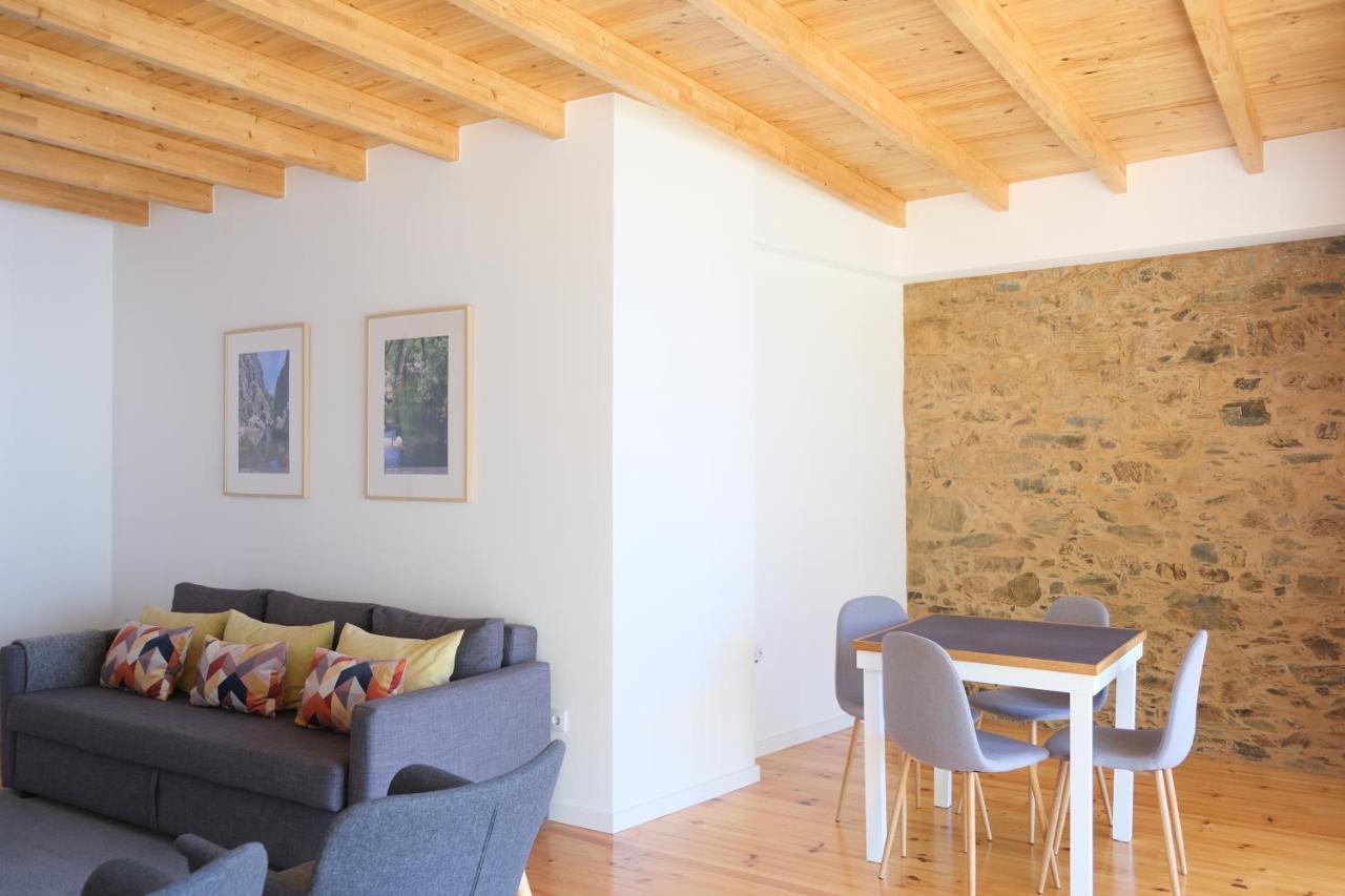 Casa Da Ribeira Guesthouse Cha de Alvares ภายนอก รูปภาพ
