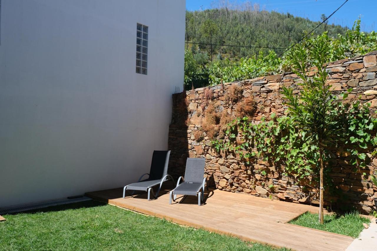 Casa Da Ribeira Guesthouse Cha de Alvares ภายนอก รูปภาพ